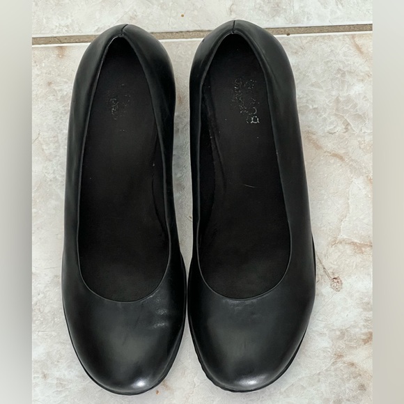 Walking cradle dress shoe 8 1/2 wide black or navy available - Picture 1 of 3